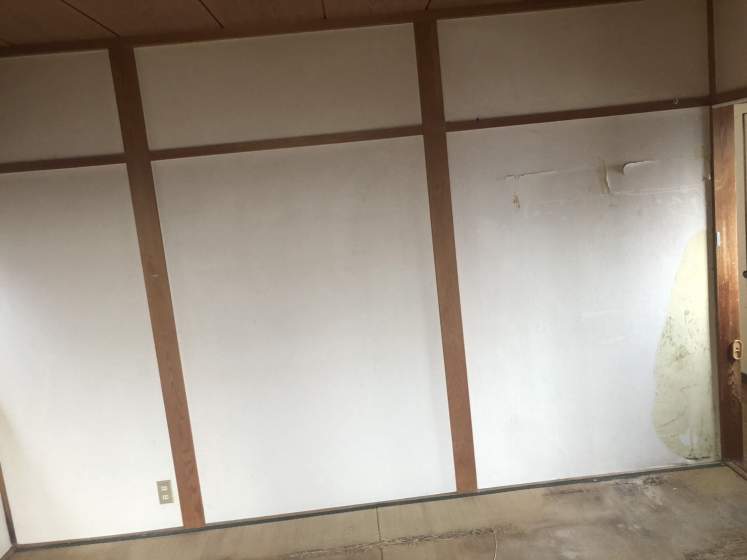 東大阪市　壁紙張替え　フローリング工事　木部の内装塗装、畳張り替え施工